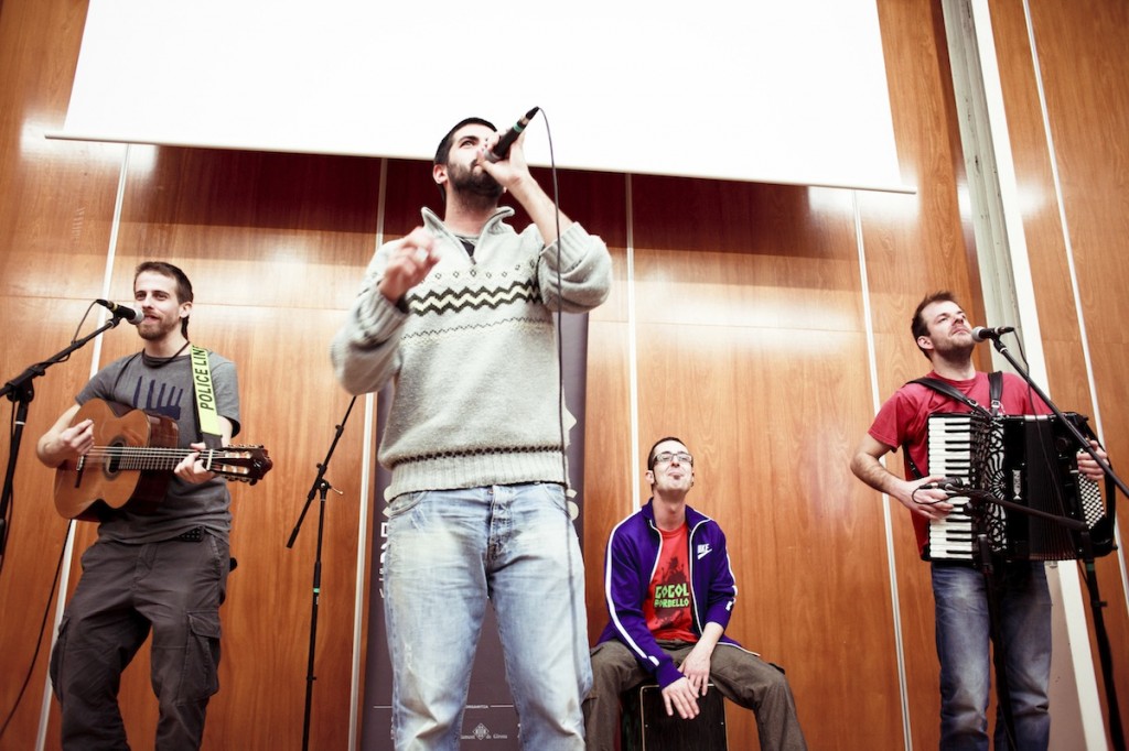 La Pegatina en concierto en el Festival Strenes en la Universitat de Girona