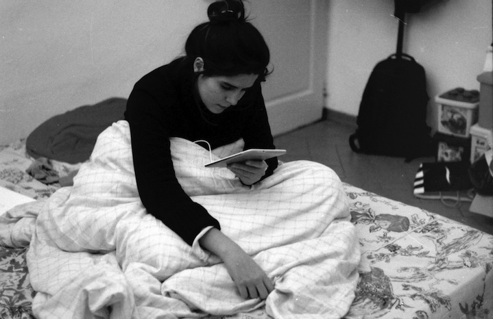 María Cerezo leyendo en Kindle